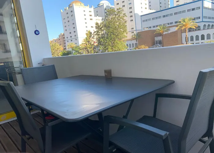 Modern Ideally Located ポルティマン