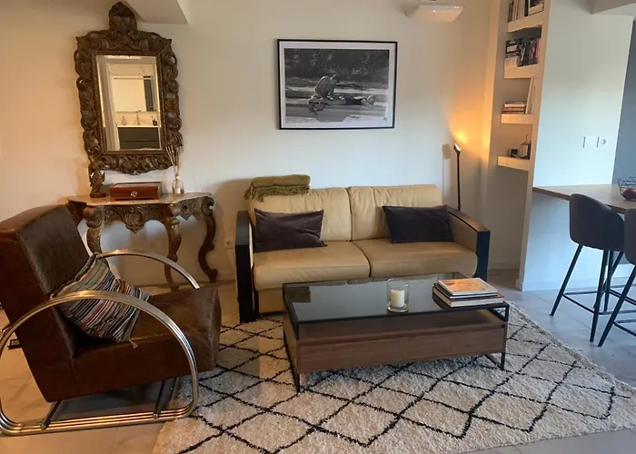 Modern Ideally Located アパート *