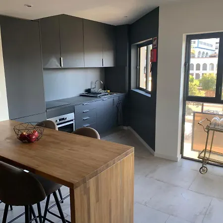 Апартаменти Modern Ideally Located *
