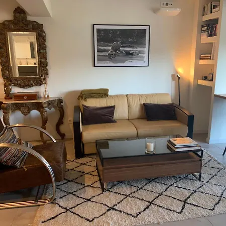 Modern Ideally Located Apartament *